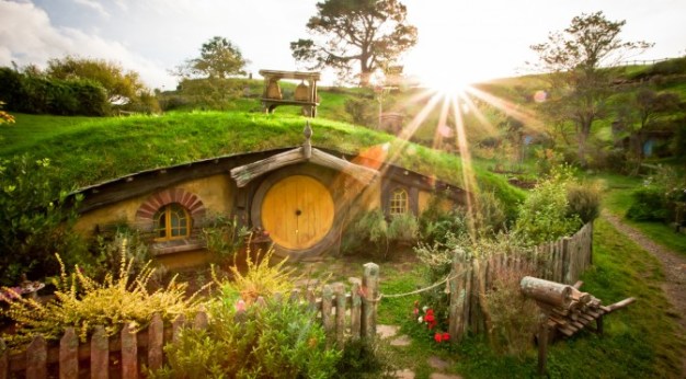 Hobbit-House-New-Zealand-672x372